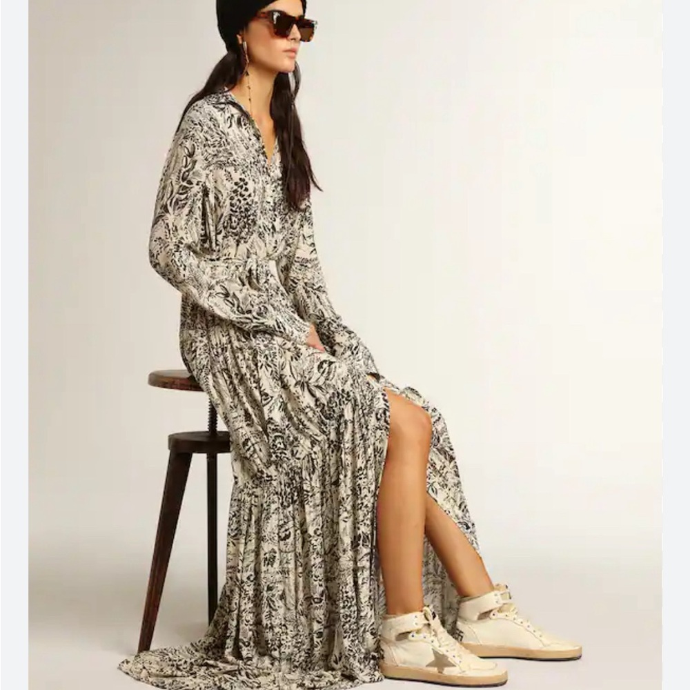 Vintage Long Sleeve Paisley Dress with Pleated Skirt Detail